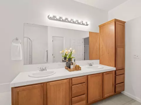 Bath - 2185 Oak Ave, Sanger, CA 93657 photo 2 of 6