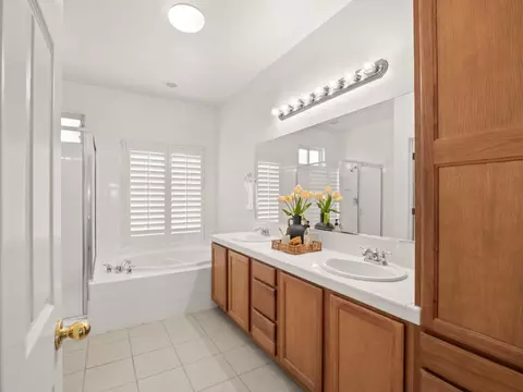 Bath - 2185 Oak Ave, Sanger, CA 93657 photo 1 of 6