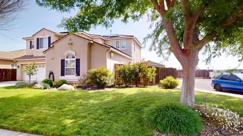 Exterior - 1051 N Coventry Ave, Clovis, CA 93611 photo 5 of 12