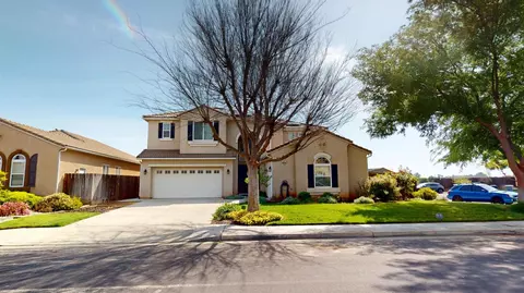 Exterior - 1051 N Coventry Ave, Clovis, CA 93611 photo 3 of 12