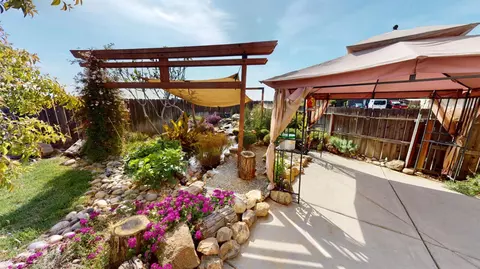 Exterior - 1051 N Coventry Ave, Clovis, CA 93611 photo 11 of 12
