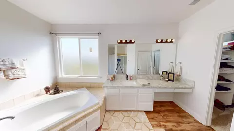 Bath - 1051 N Coventry Ave, Clovis, CA 93611 photo 4 of 8
