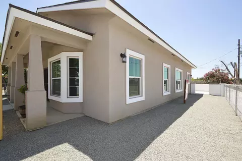 Exterior - 261 E St, Fresno, CA 93706 photo 7 of 7