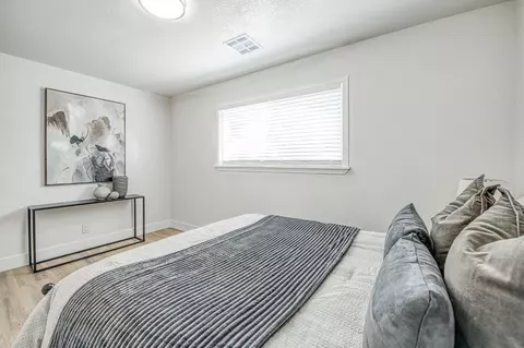 Bedroom - 8754 E Ostler St, Selma, CA 93662 photo 4 of 8