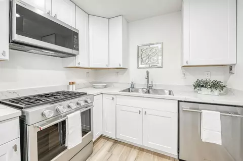 Kitchen - 8754 E Ostler St, Selma, CA 93662 photo 4 of 5