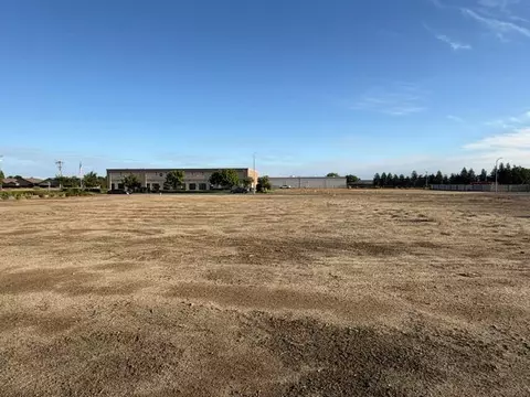 2552 Mitchell Ct, Madera, CA 93637 photo 3
