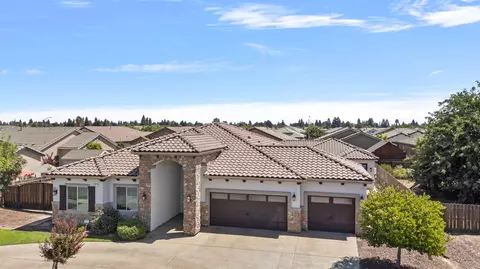 Exterior - 287 S Westberry Blvd, Madera, CA 93637 photo 2 of 5