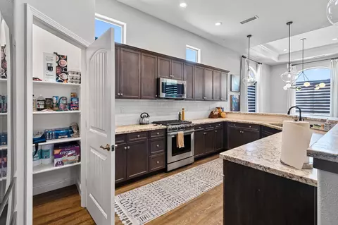 Kitchen - 287 S Westberry Blvd, Madera, CA 93637 photo 4 of 11