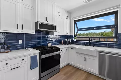 Kitchen - 287 S Westberry Blvd, Madera, CA 93637 photo 8 of 11