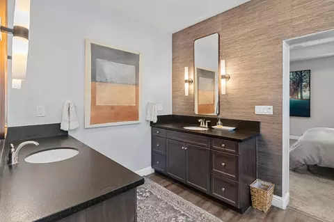Bath - 287 S Westberry Blvd, Madera, CA 93637 photo 4 of 12