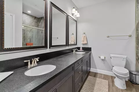 Bath - 287 S Westberry Blvd, Madera, CA 93637 photo 6 of 12
