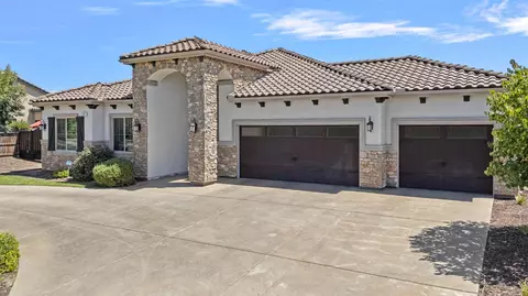 Exterior - 287 S Westberry Blvd, Madera, CA 93637 photo 4 of 5