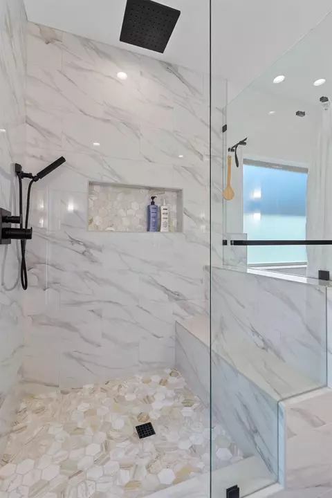Bath - 287 S Westberry Blvd, Madera, CA 93637 photo 11 of 12