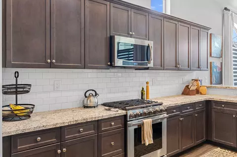 Kitchen - 287 S Westberry Blvd, Madera, CA 93637 photo 5 of 11