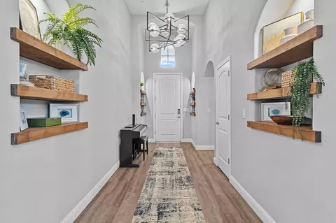 Entry Way - 287 S Westberry Blvd, Madera, CA 93637 photo 1 of 4