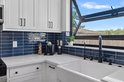 Kitchen - 287 S Westberry Blvd, Madera, CA 93637 photo 11 of 11