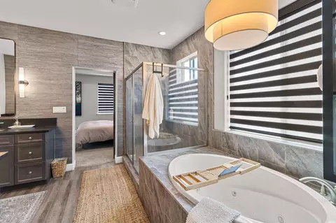 Bath - 287 S Westberry Blvd, Madera, CA 93637 photo 3 of 12