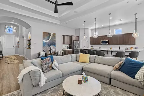 Living - 287 S Westberry Blvd, Madera, CA 93637 photo 2 of 4