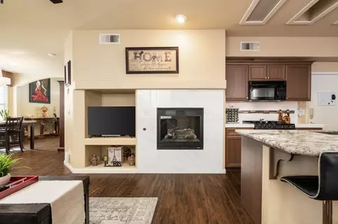Entry Way - 713 W Bordeaux Ln, Clovis, CA 93619 photo 3 of 6