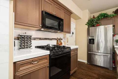 Kitchen - 713 W Bordeaux Ln, Clovis, CA 93619 photo 6 of 6