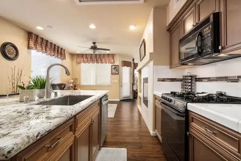 Kitchen - 713 W Bordeaux Ln, Clovis, CA 93619 photo 4 of 6