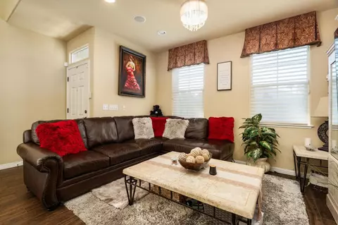 Living - 713 W Bordeaux Ln, Clovis, CA 93619 photo 3 of 6