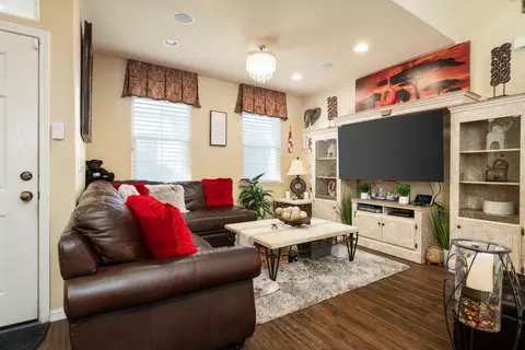 Living - 713 W Bordeaux Ln, Clovis, CA 93619 photo 1 of 6