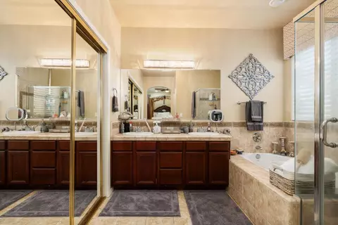 Bath - 713 W Bordeaux Ln, Clovis, CA 93619 photo 2 of 5