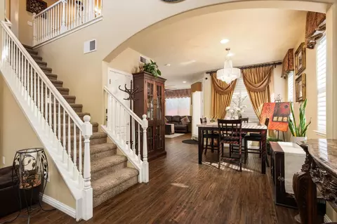 Entry Way - 713 W Bordeaux Ln, Clovis, CA 93619 photo 2 of 6