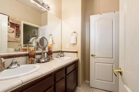 Bath - 713 W Bordeaux Ln, Clovis, CA 93619 photo 4 of 5