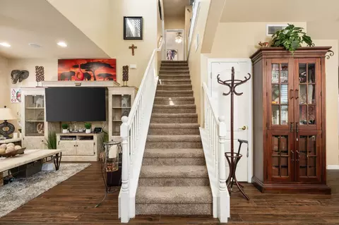 Entry Way - 713 W Bordeaux Ln, Clovis, CA 93619 photo 5 of 6