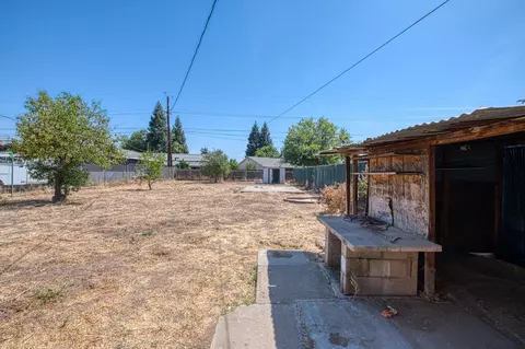Exterior - 416 Morton Ave, Sanger, CA 93657 photo 4 of 10
