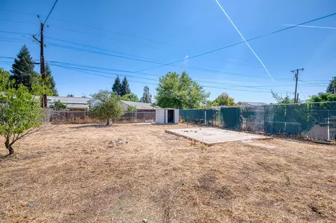 Exterior - 416 Morton Ave, Sanger, CA 93657 photo 6 of 10