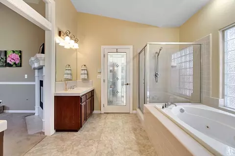 Bath - 1828 N Orangewood Ave, Clovis, CA 93619 photo 2 of 4