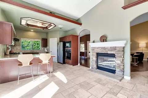 Kitchen - 1828 N Orangewood Ave, Clovis, CA 93619 photo 4 of 4
