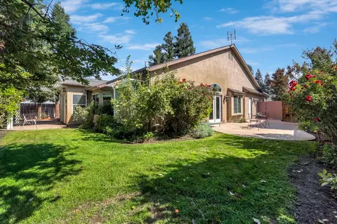 Exterior - 1828 N Orangewood Ave, Clovis, CA 93619 photo 5 of 9