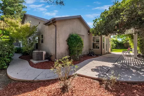 Exterior - 1828 N Orangewood Ave, Clovis, CA 93619 photo 8 of 9