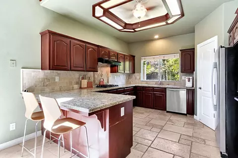 Kitchen - 1828 N Orangewood Ave, Clovis, CA 93619 photo 3 of 4