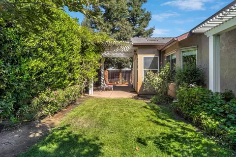 Exterior - 1828 N Orangewood Ave, Clovis, CA 93619 photo 6 of 9