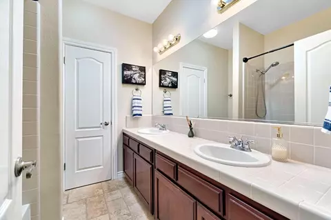 Bath - 1828 N Orangewood Ave, Clovis, CA 93619 photo 3 of 4