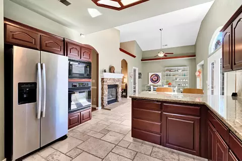 Kitchen - 1828 N Orangewood Ave, Clovis, CA 93619 photo 2 of 4