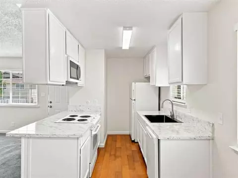 Kitchen - 2247 Sylmar Ave #4, Clovis, CA 93612 photo 5 of 6