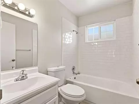 Bath - 2247 Sylmar Ave #4, Clovis, CA 93612 photo 1 of 1