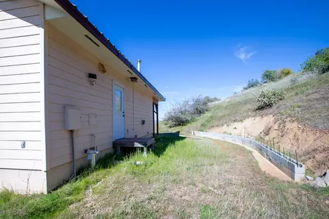 Exterior - 44981 Todd Eymann Rd, Miramonte, CA 93641 photo 12 of 16
