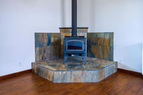 Living - 44981 Todd Eymann Rd, Miramonte, CA 93641 photo 4 of 6