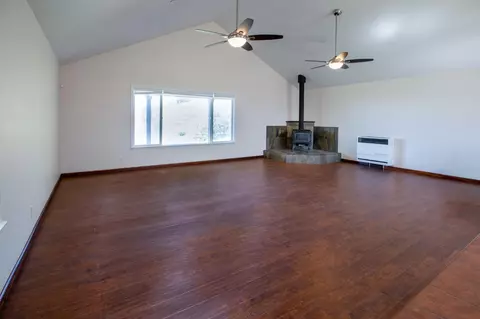 Living - 44981 Todd Eymann Rd, Miramonte, CA 93641 photo 2 of 6