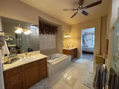 Bath - 1461 N Harvard Ave, Clovis, CA 93619 photo 1 of 4