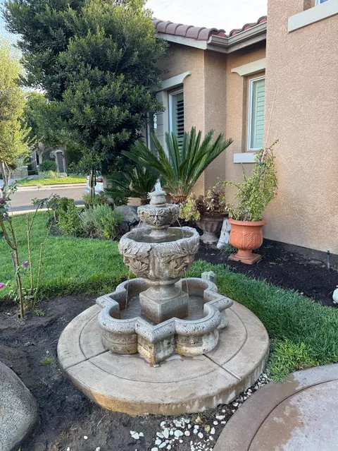 Exterior - 1461 N Harvard Ave, Clovis, CA 93619 photo 4 of 14