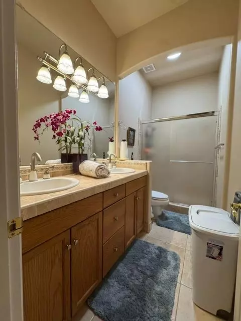 Bath - 1461 N Harvard Ave, Clovis, CA 93619 photo 2 of 4