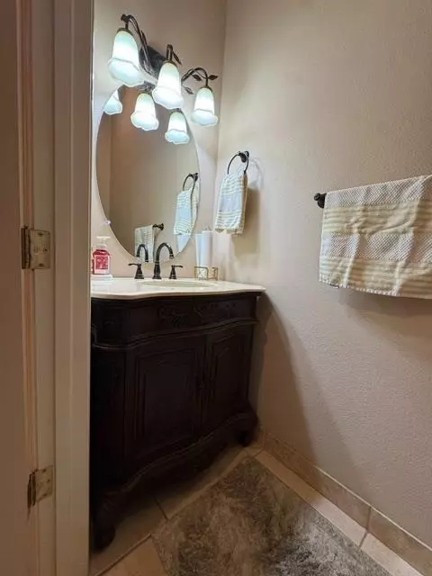 Bath - 1461 N Harvard Ave, Clovis, CA 93619 photo 3 of 4